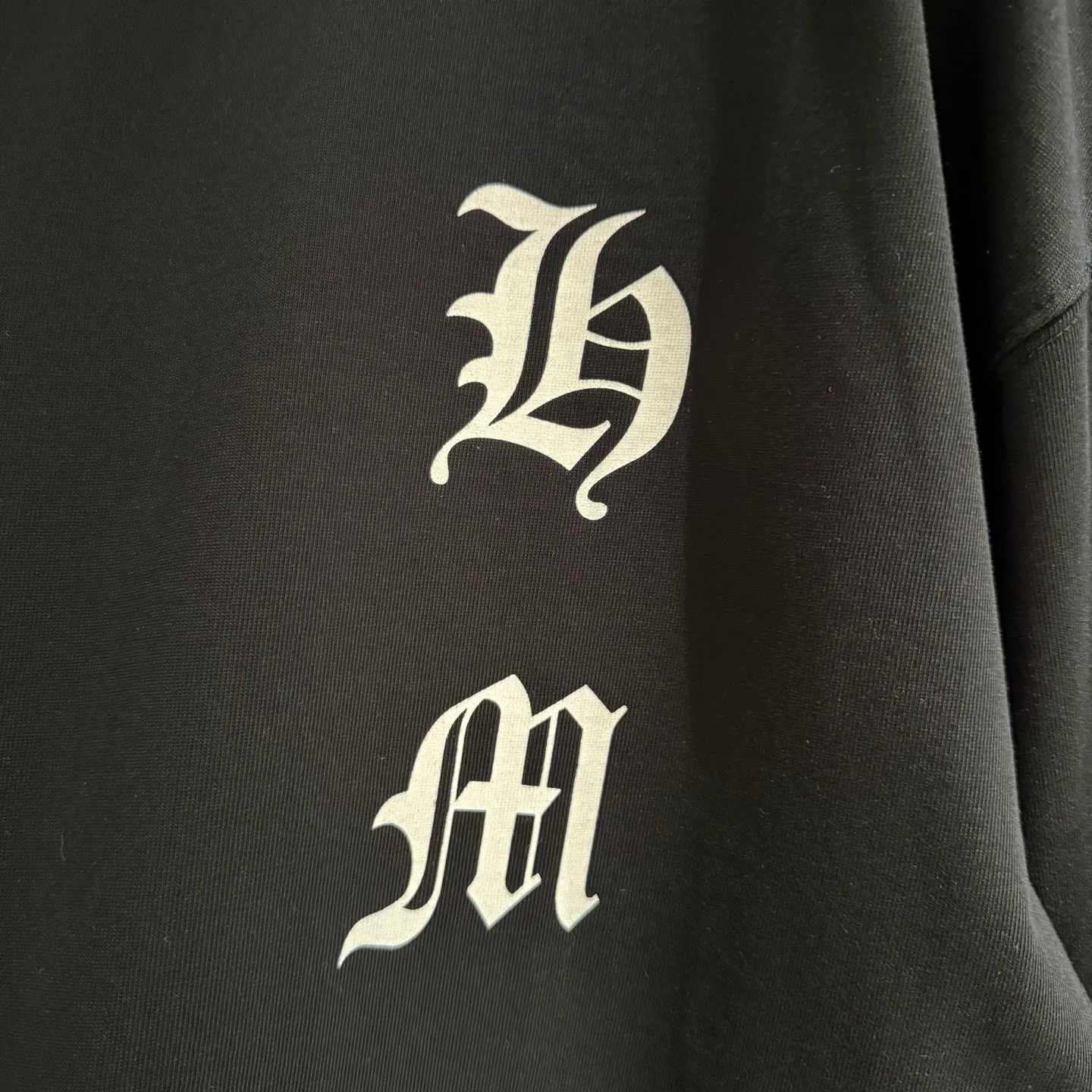 🅿️330 [Strict quality control] CH Crow Heart's new long-sleeved sweatshirt T-shirt. Heavy 340g double yarn fabric. Four flower positions on the front, back and left. Wash the whole garment twice. The four sides are frayed and torn. Heavy fabric. The neckline is made of icy Salona. Loose fit. Deep, wide and stylish. No deformation or shrinkage. Black and white color. Size: M-2xl